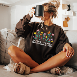 hold on to the memories  – unisex gildan crewneck